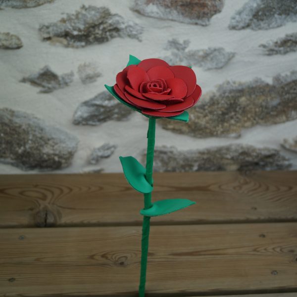 Roses rouges en cuir – Image 3