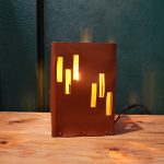 Lampe carré en cuir marron